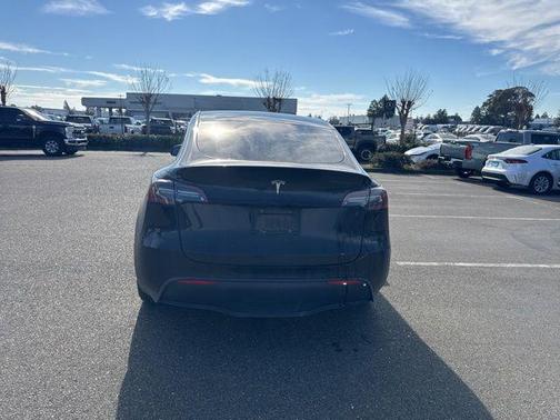 2021 Tesla Model Y Standard Range Rear-Wheel Drive