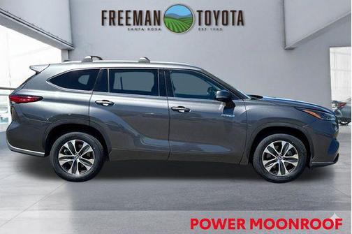 Magnetic Gray Metallic 2021 Toyota Highlander Hybrid XLE