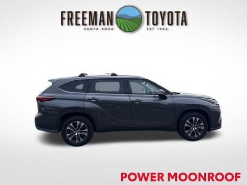 Magnetic Gray Metallic 2021 Toyota Highlander Hybrid XLE