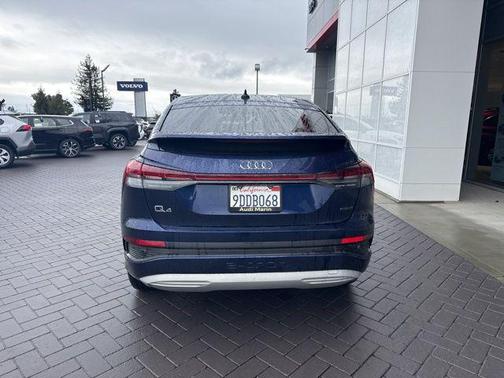 2022 Audi e-tron Premium Plus