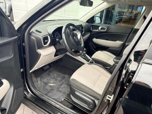 2022 Hyundai VENUE SEL