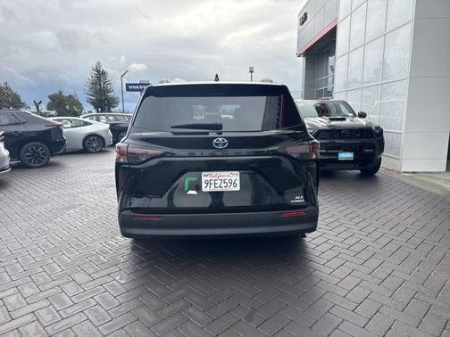2023 Toyota Sienna XLE