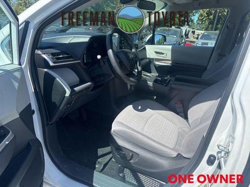 Ice Cap 2024 Toyota Sienna LE
