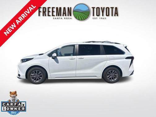 Ice Cap 2024 Toyota Sienna LE