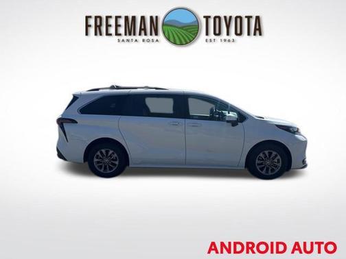 Ice Cap 2024 Toyota Sienna LE
