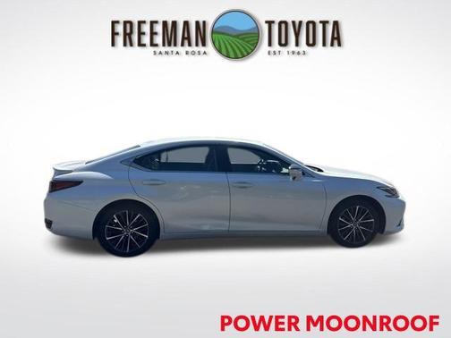 Eminent White Pearl 2024 Lexus ES 300h Base