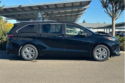 2022 Toyota Sienna Platinum 7 Passenger