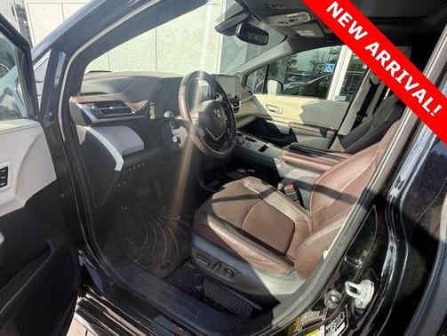 2022 Toyota Sienna Platinum 7 Passenger
