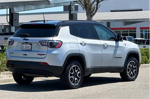 2024 Jeep Compass Trailhawk