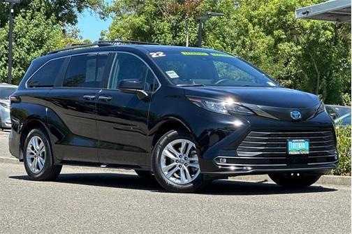 2022 Toyota Sienna XLE Woodland Edition