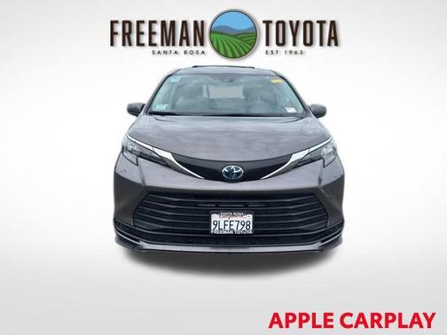 2024 Toyota Sienna LE