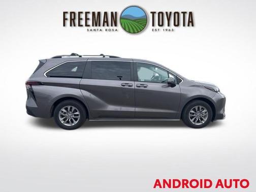 2024 Toyota Sienna LE