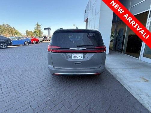 2022 Chrysler Pacifica Touring-L