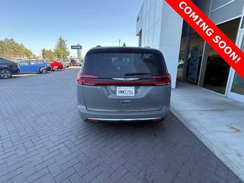 2022 Chrysler Pacifica Touring-L