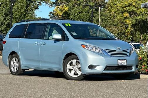 2017 Toyota Sienna LE
