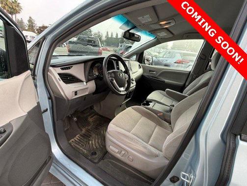 2017 Toyota Sienna LE