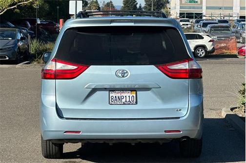 2017 Toyota Sienna LE