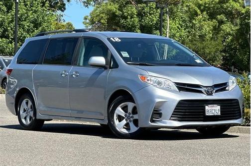 2019 Toyota Sienna LE