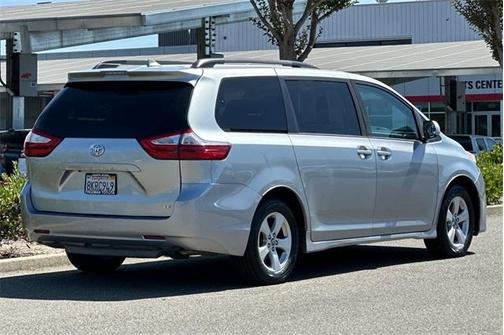2019 Toyota Sienna LE
