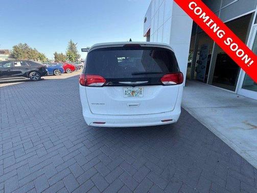 2022 Chrysler Voyager LX