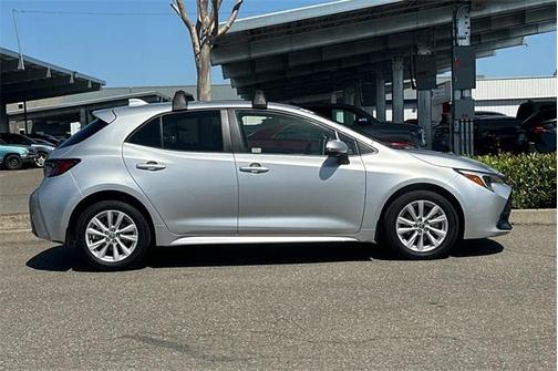 2025 Toyota Corolla Hatchback SE