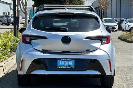 2025 Toyota Corolla Hatchback SE