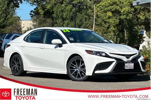 2024 Toyota Camry SE