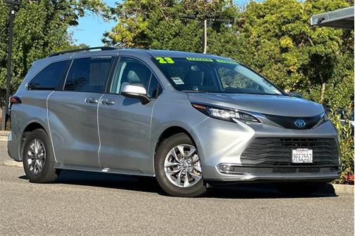 2023 Toyota Sienna XLE 8 Passenger