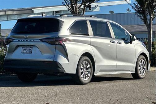 2023 Toyota Sienna XLE 8 Passenger