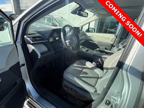 2023 Toyota Sienna XLE 8 Passenger