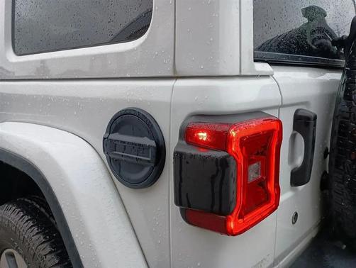 Bright White Clearcoat 2020 Jeep Wrangler Unlimited Sahara