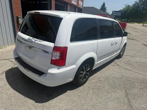 Bright White Clearcoat 2015 Chrysler Town & Country S
