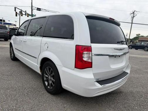 Bright White Clearcoat 2015 Chrysler Town & Country S