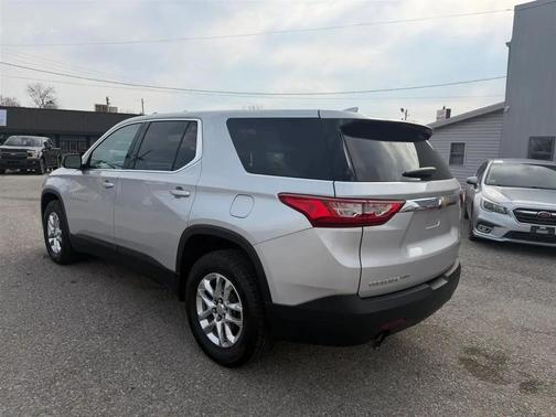 Silver Ice Metallic 2018 Chevrolet Traverse LS