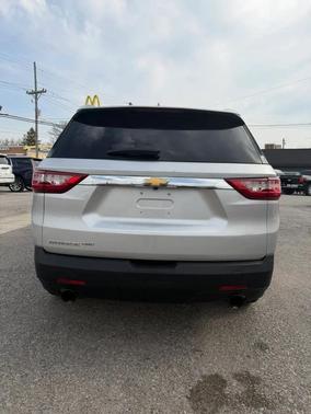 Silver Ice Metallic 2018 Chevrolet Traverse LS