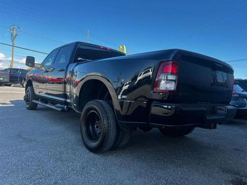 2023 RAM 3500 Big Horn Crew Cab 4x4 8' Box