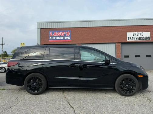 Crystal Black Pearl 2025 Honda Odyssey Sport-L
