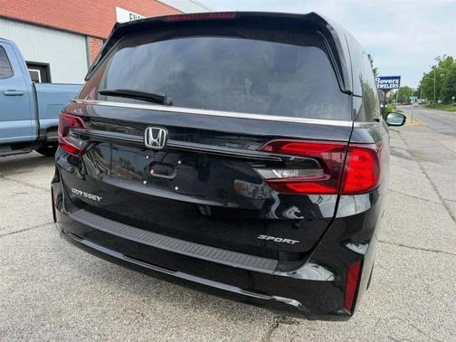 Crystal Black Pearl 2025 Honda Odyssey Sport-L