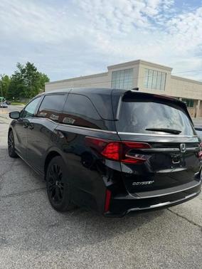 Crystal Black Pearl 2025 Honda Odyssey Sport-L