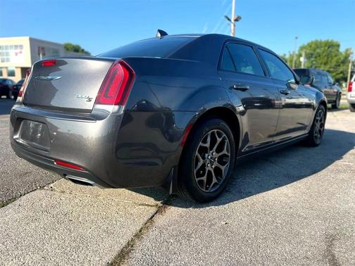 2018 Chrysler 300 S