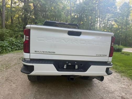 Summit White 2023 Chevrolet Silverado 2500 Custom