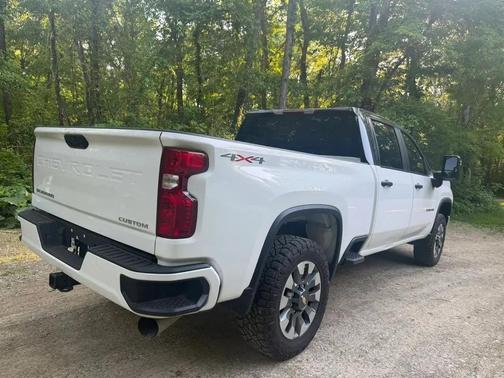 Summit White 2023 Chevrolet Silverado 2500 Custom