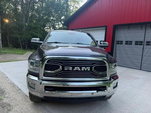 Granite Crystal Metallic Clearcoat 2018 RAM 2500 Limited Crew Cab 4x4 8' Box