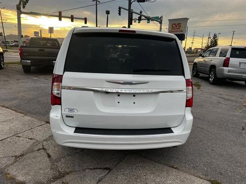 2014 Chrysler Town & Country Touring