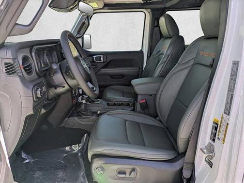 Bright White Clearcoat 2026 Jeep Gladiator Mojave 4x4