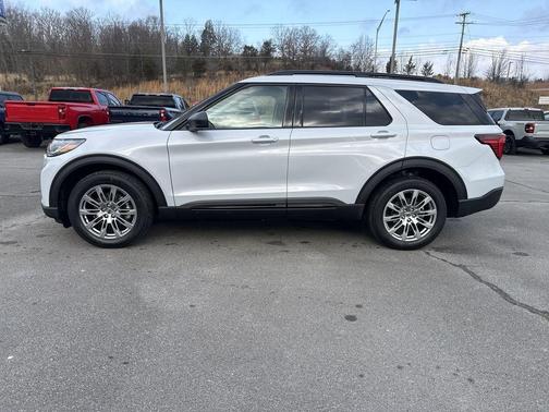 White Metallic 2026 Ford Explorer Active
