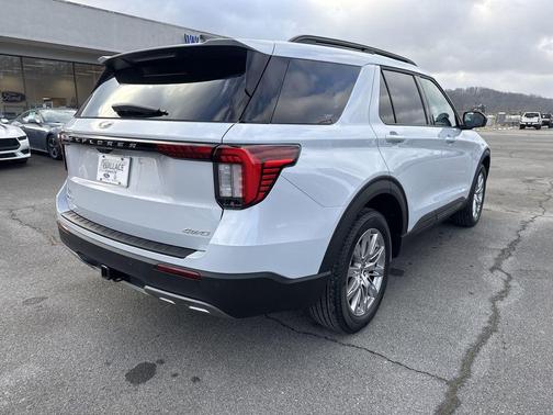 White Metallic 2026 Ford Explorer Active