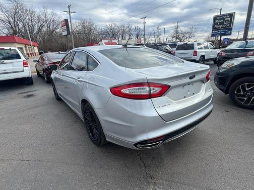 2016 Ford Fusion SE