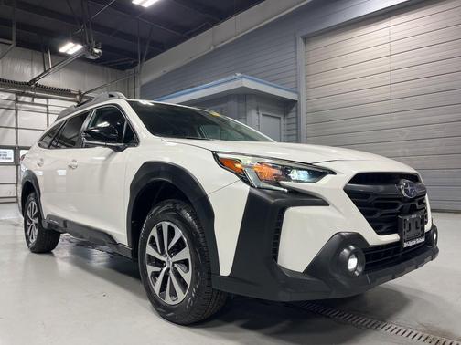 Crystal White Pearl 2023 Subaru Outback Premium