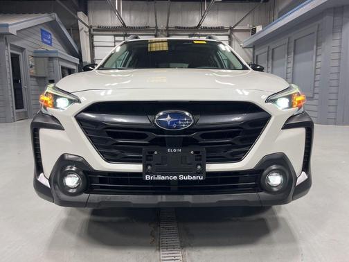 Crystal White Pearl 2023 Subaru Outback Premium